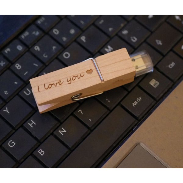 Llave USB de madera grabada para personalizar