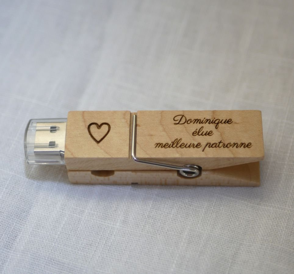 Llave USB de madera grabada para personalizar