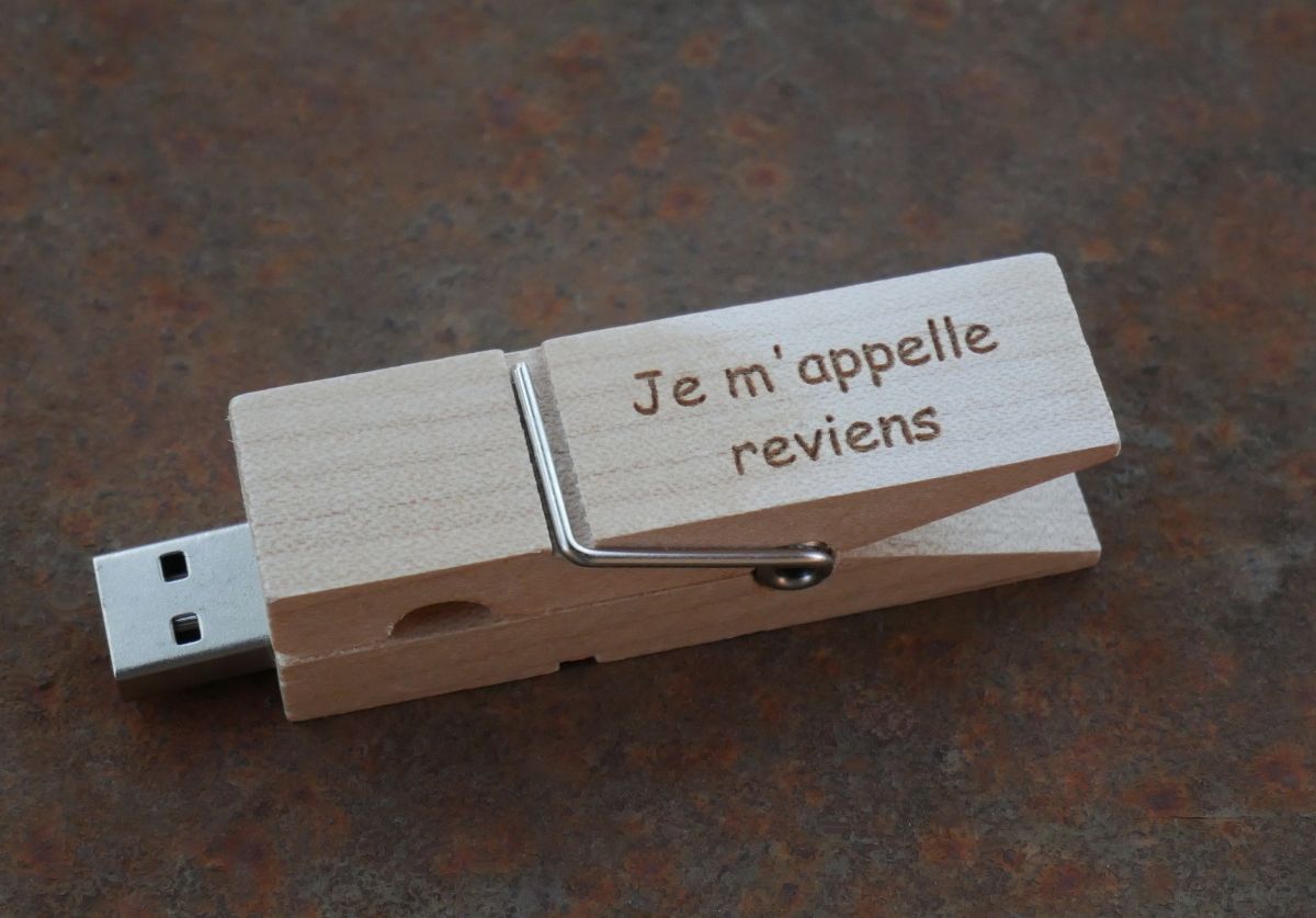 Llave USB de madera grabada para personalizar