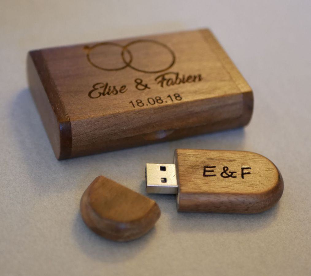 Memoria USB de 64 GB y caja de madera de nogal, personalizables