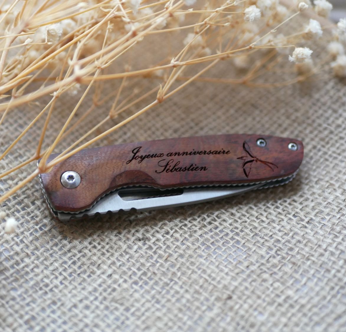 Cuchillo con mango de madera grabado para personalizar