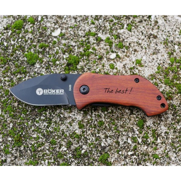 Cuchillo peque&ntilde;o con mango de madera para grabar