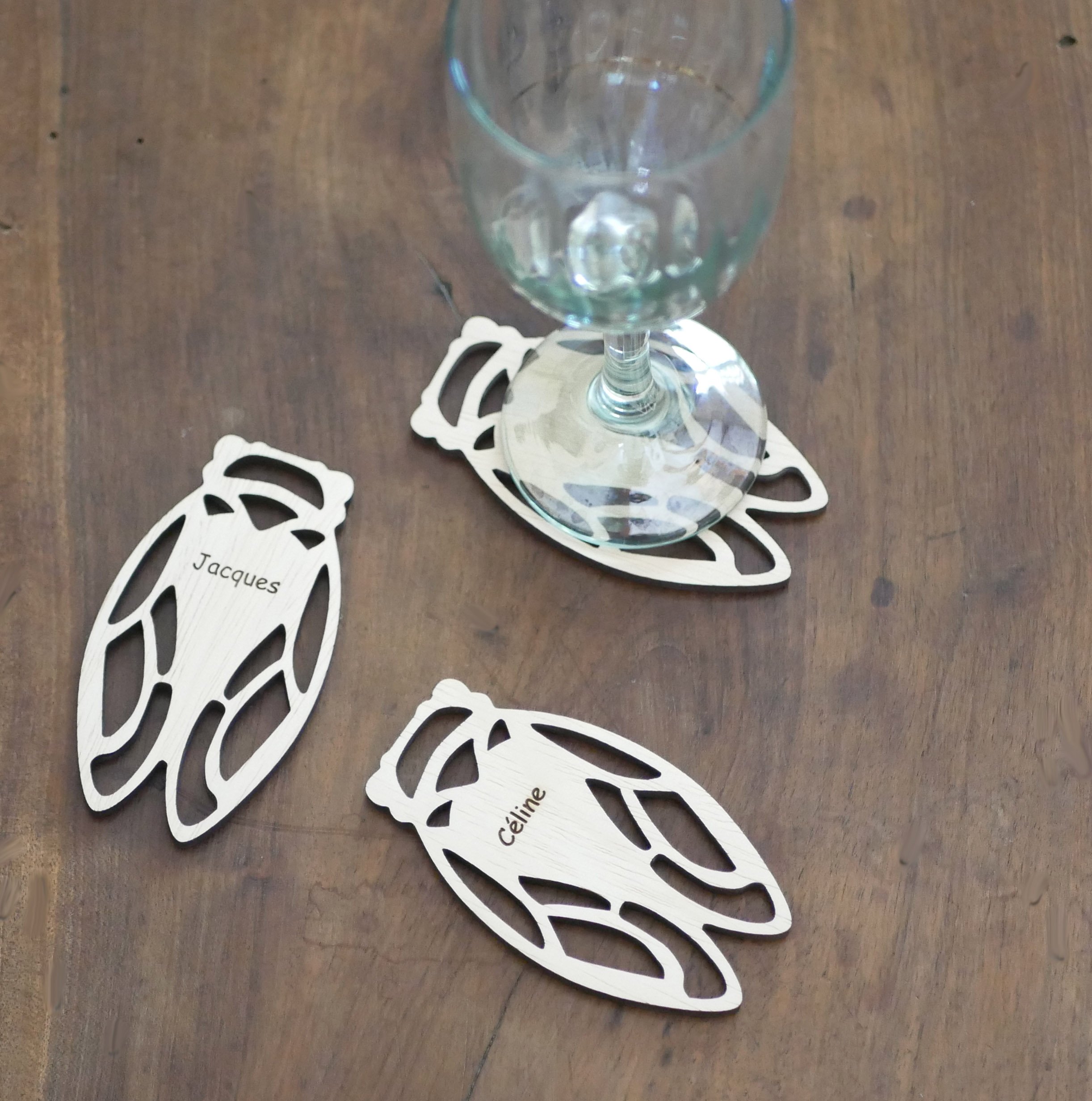 5 tarjetas de madera Cicada para personalizar con su nombre