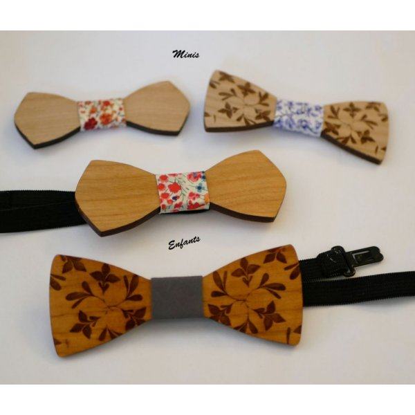 Mini pajarita de madera para ni&ntilde;os grabada con flores para personalizar con el mismo modelo para ni&ntilde;os y hombres