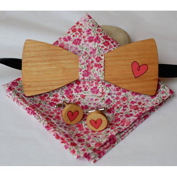 Pajarita de madera con coraz&oacute;n grabado y pintado para personalizar hecha en Francia