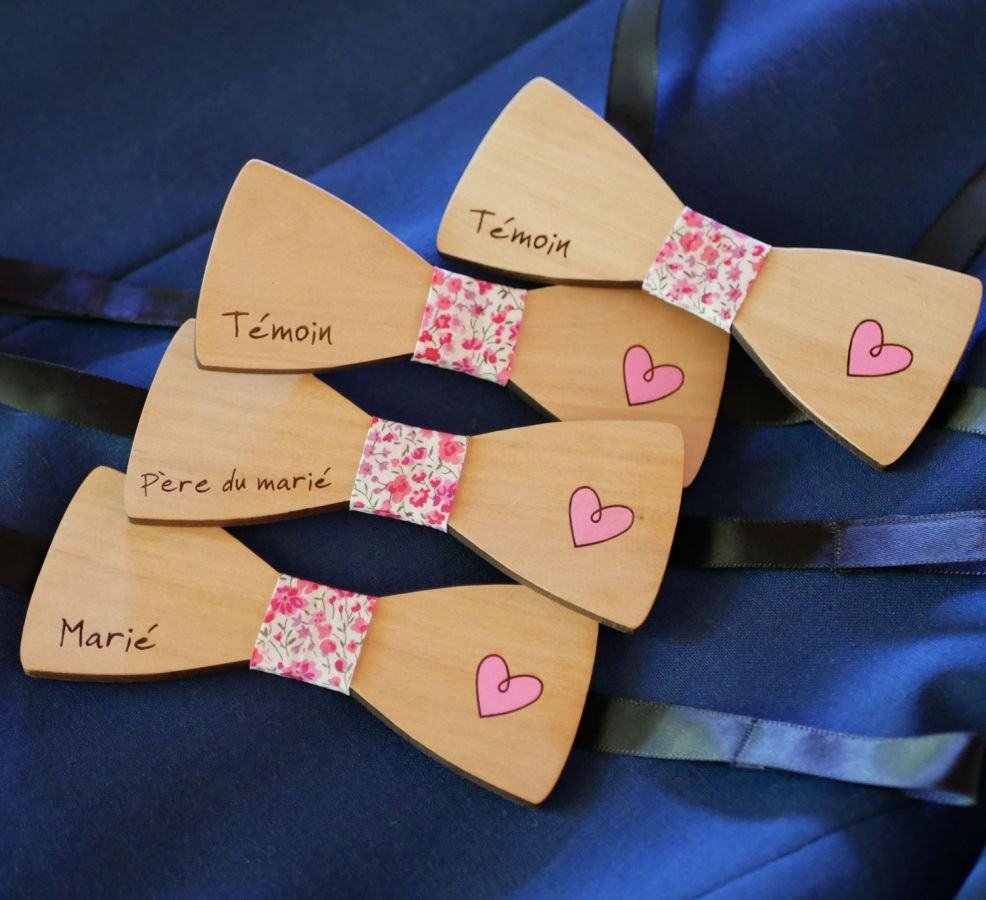 Pajarita de madera con corazón grabado y pintado para personalizar hecha en Francia