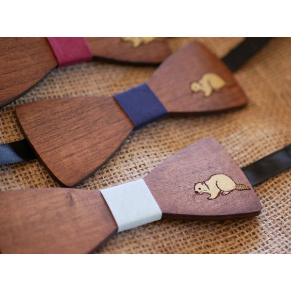 Pajarita de madera, dise&ntilde;o personalizable, grabada y pintada, fabricada en Francia