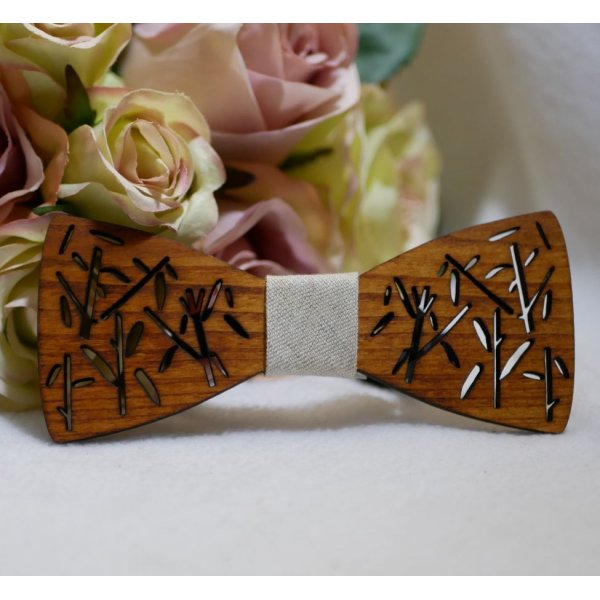 Pajarita francesa de madera con decoraci&oacute;n de bamb&uacute; 