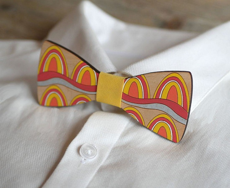 Pajarita de madera pintada estilo a&ntilde;os 70 creaci&oacute;n &uacute;nica hecha a mano