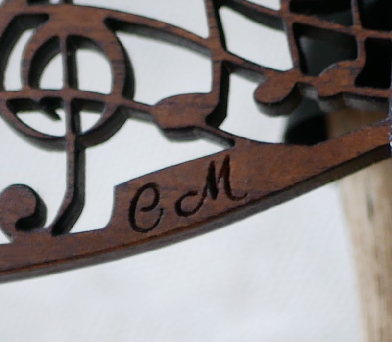 Pajarita de madera con tema musical, partitura y clave de sol, personalizable
