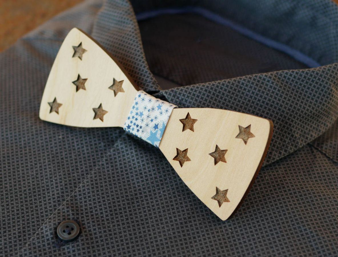 Pajarita de madera con estrellas para personalizar fabricada en Francia