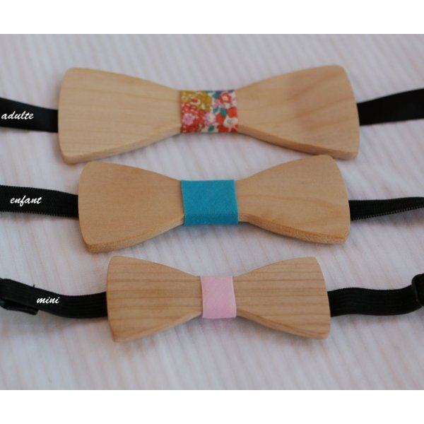 Pajarita con bordes rectos de madera francesa natural para personalizar mediante grabado hecho en Francia