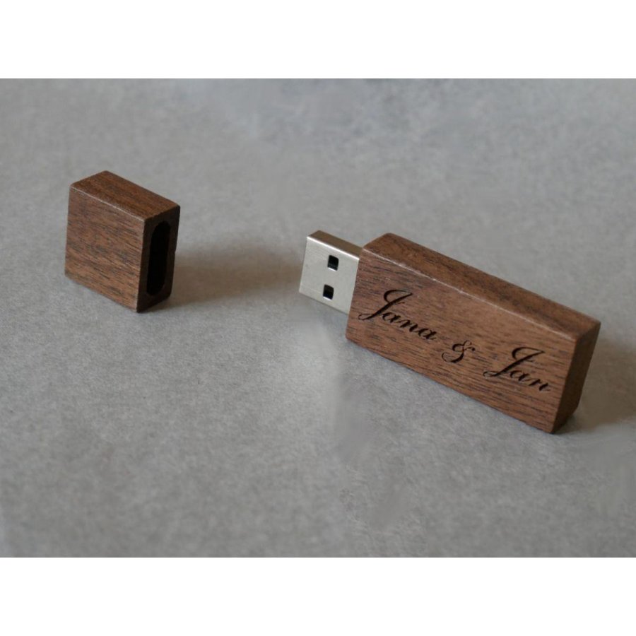 Pequeña llave USB de madera de nogal grabada para personalizar