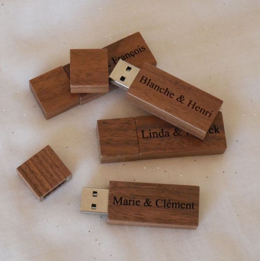 Pequeña llave USB de madera de nogal grabada para personalizar