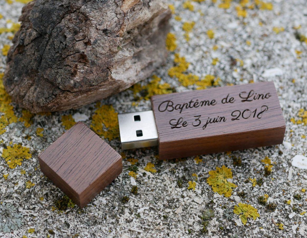 Pequeña llave USB de madera de nogal grabada para personalizar