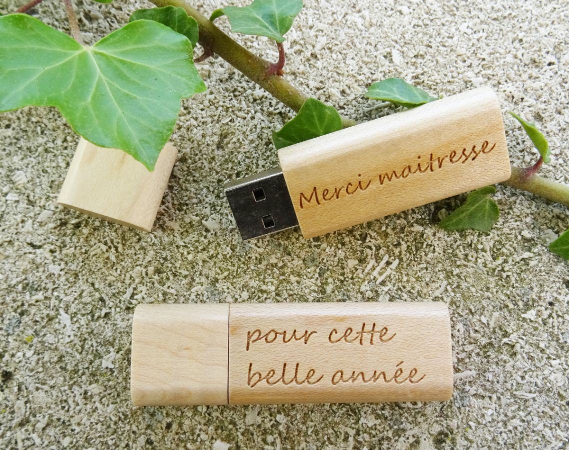 Pequeña llave USB de madera grabada para personalizar