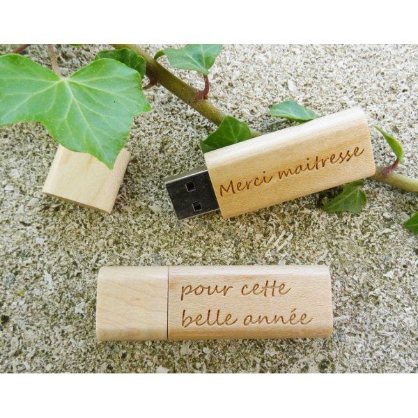 Peque&ntilde;a llave USB de madera grabada para personalizar