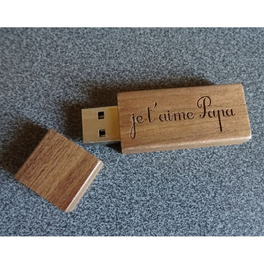 Pequeña llave USB de madera de nogal grabada para personalizar