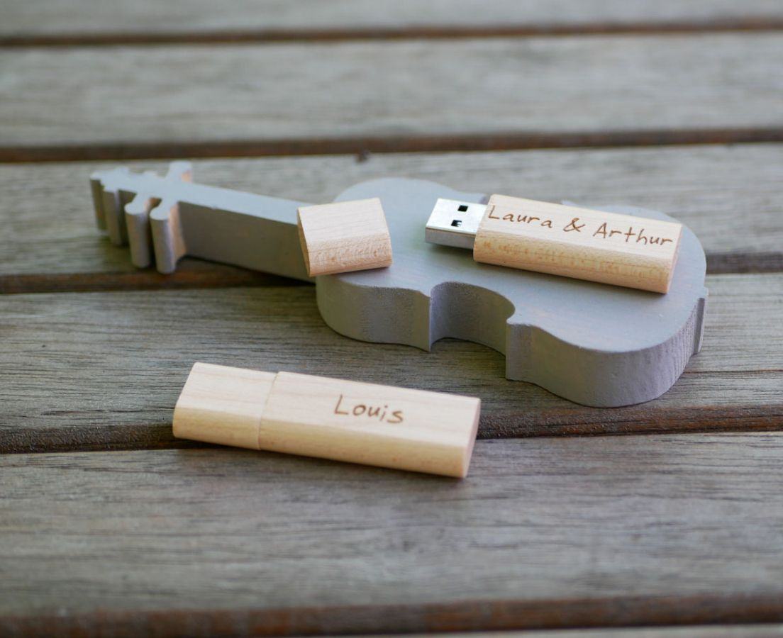 Pequeña llave USB de madera grabada para personalizar