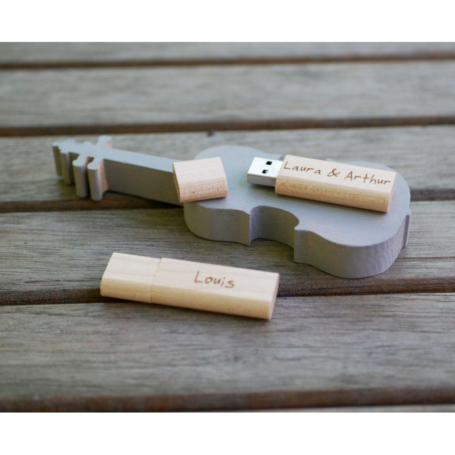 Pequeña llave USB de madera grabada para personalizar