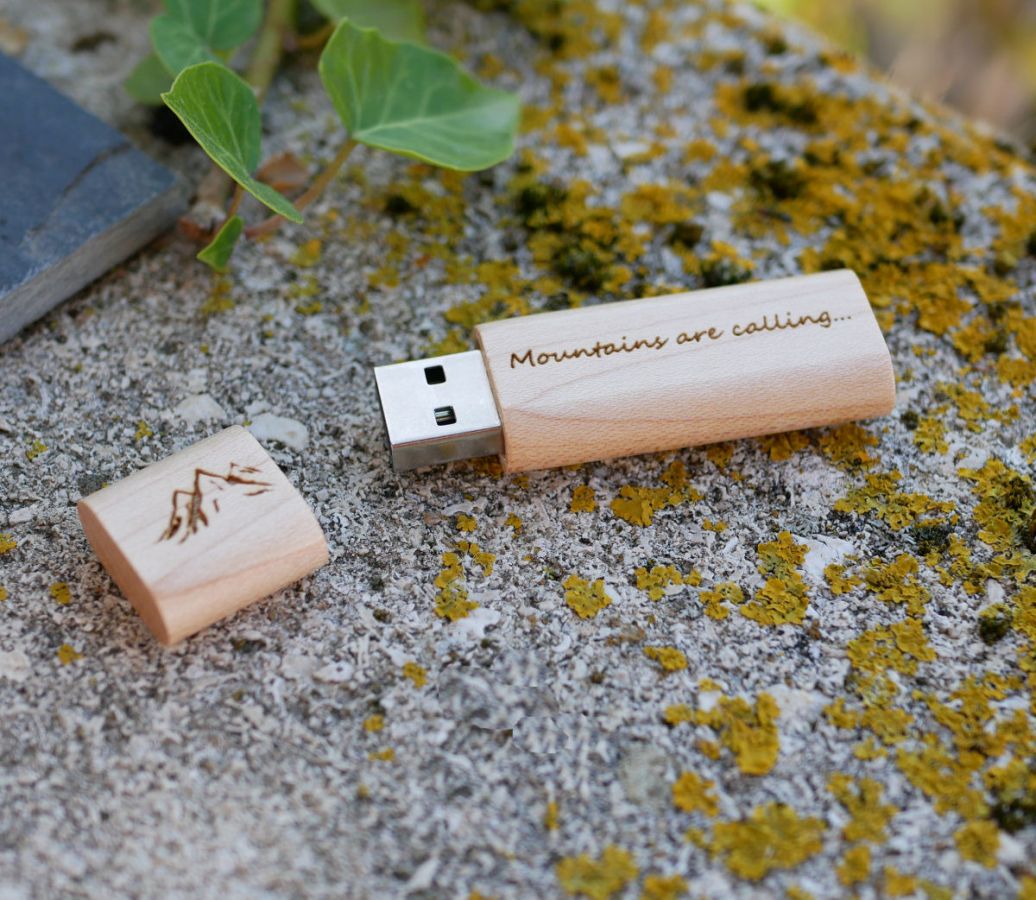 Pequeña llave USB de madera grabada para personalizar