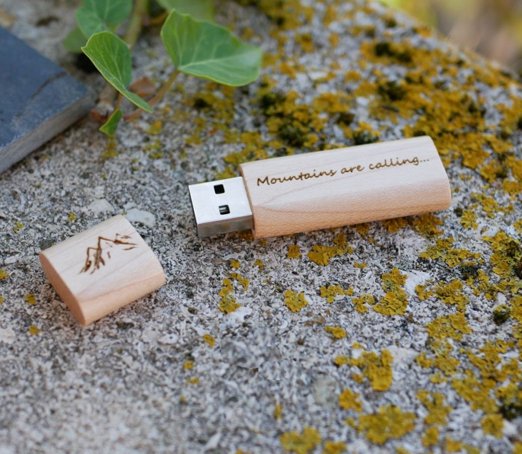 Pequeña llave USB de madera grabada para personalizar