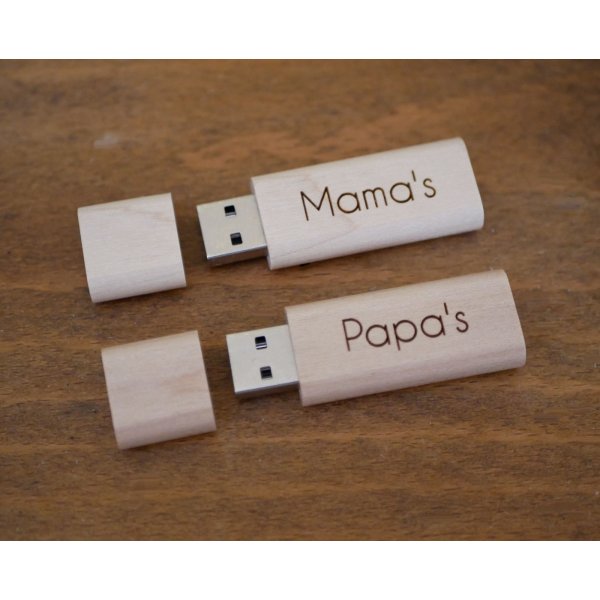 Peque&ntilde;a llave USB de madera grabada para personalizar