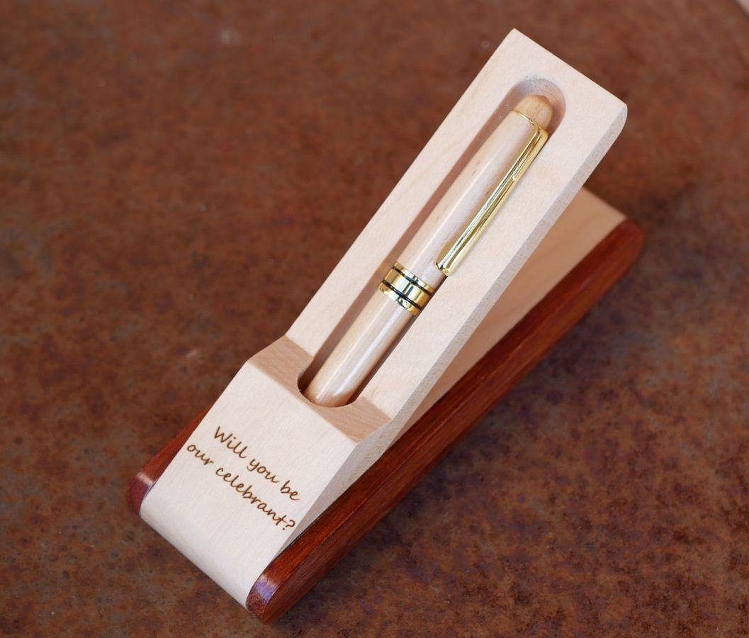 Caja de madera para bolígrafos con bolígrafo grabado en estuche personalizable 