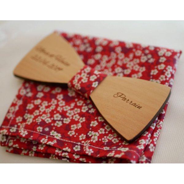 Pajarita de madera y bolsillo de traje en rojo Liberty 