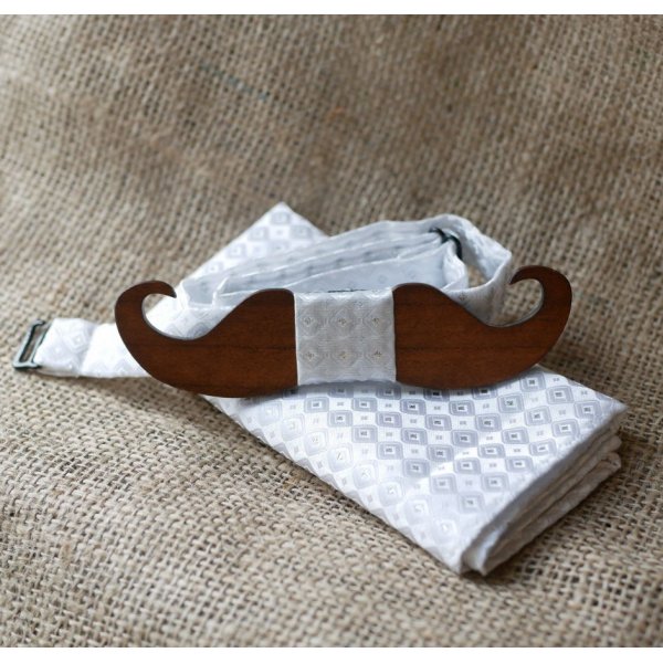 Bolsa de sat&eacute;n blanco y pajarita de madera a elegir