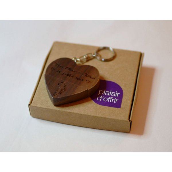 Llavero USB en forma de coraz&oacute;n de madera oscura para personalizar mediante grabado