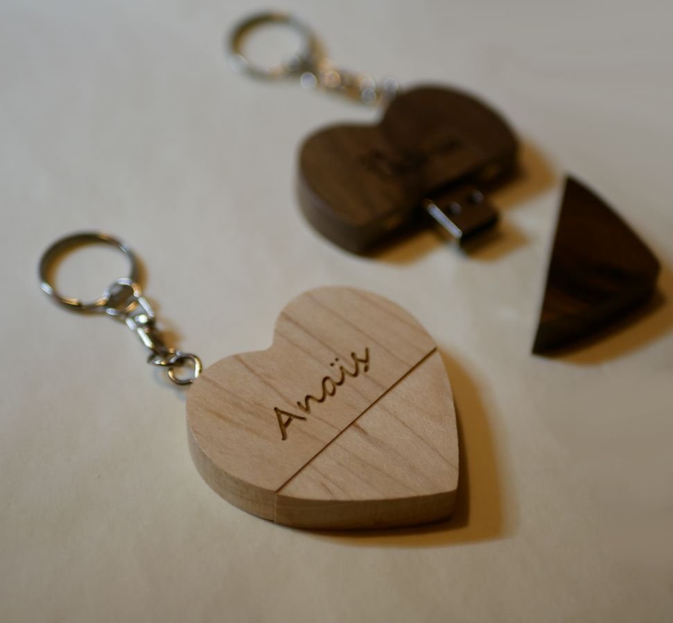 Memoria USB de madera con corazón grabado para personalizar 128 GB