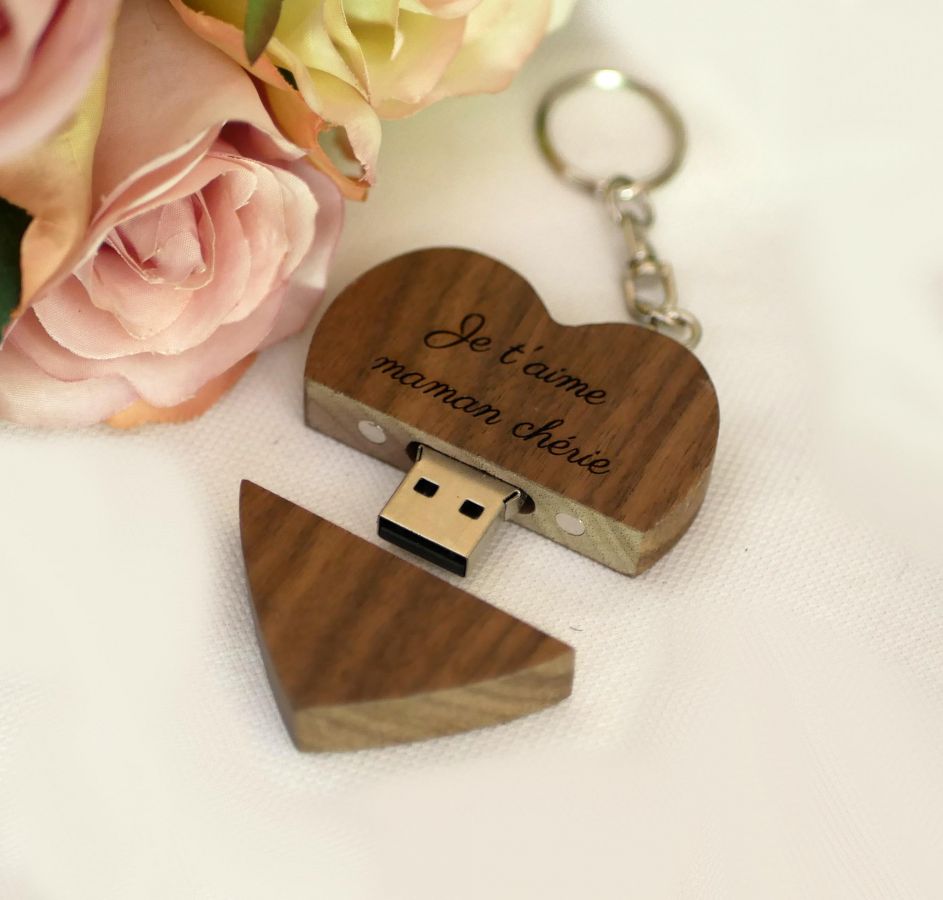 Llavero USB en forma de corazón de madera oscura para personalizar mediante grabado