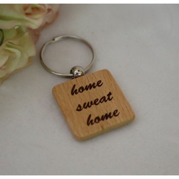 Llavero cuadrado de madera personalizable mediante grabado