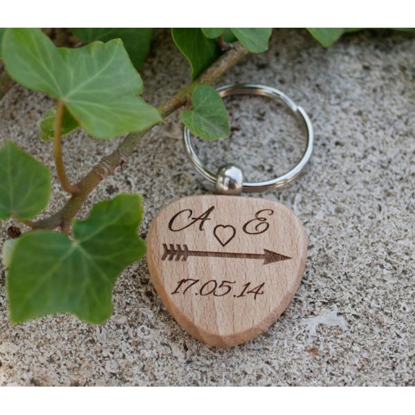 Llavero de madera Coraz&oacute;n personalizable mediante grabado