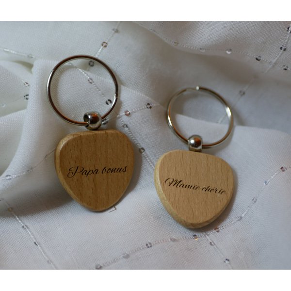 Llavero de madera Coraz&oacute;n personalizable mediante grabado