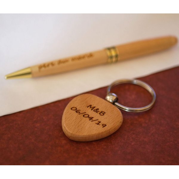 Llavero de madera Coraz&oacute;n personalizable mediante grabado