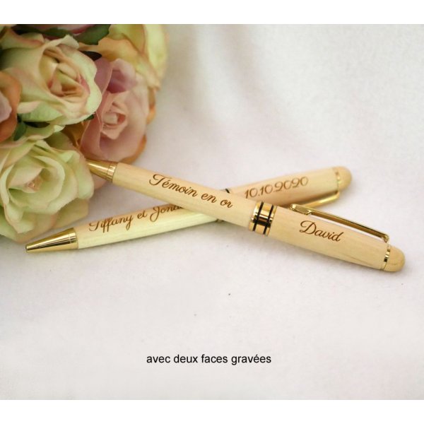 Bol&iacute;grafo de madera clara grabado para personalizar