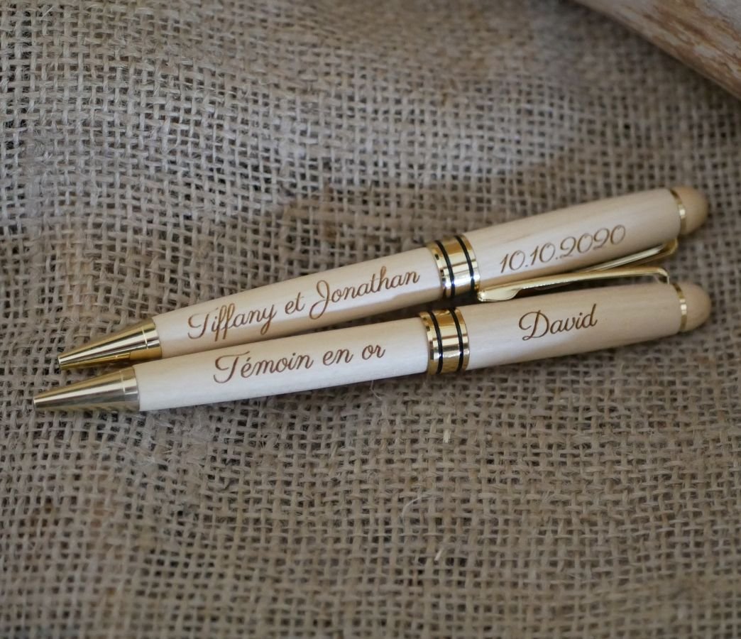 Bolígrafo de madera clara grabado para personalizar