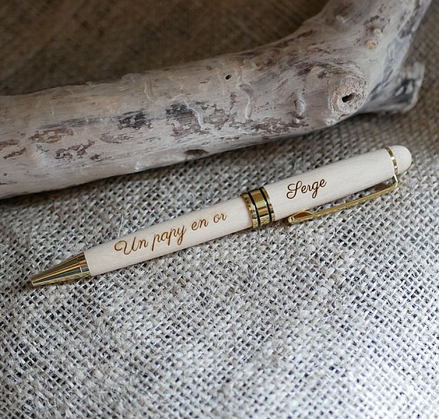 Stylo en bois personnalisé gravé pour un papy en or.
