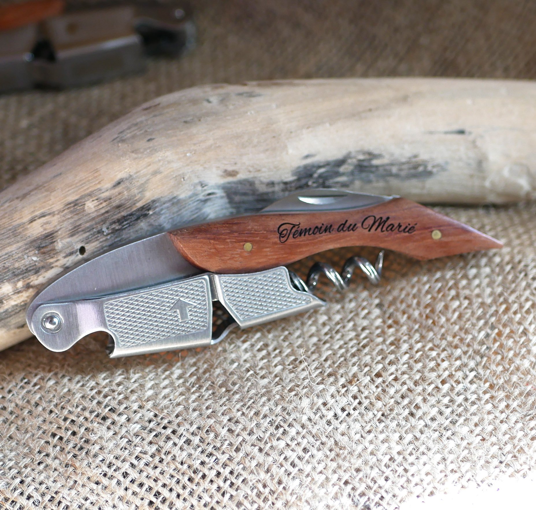 Sacacorchos con mango de madera grabado personalizable