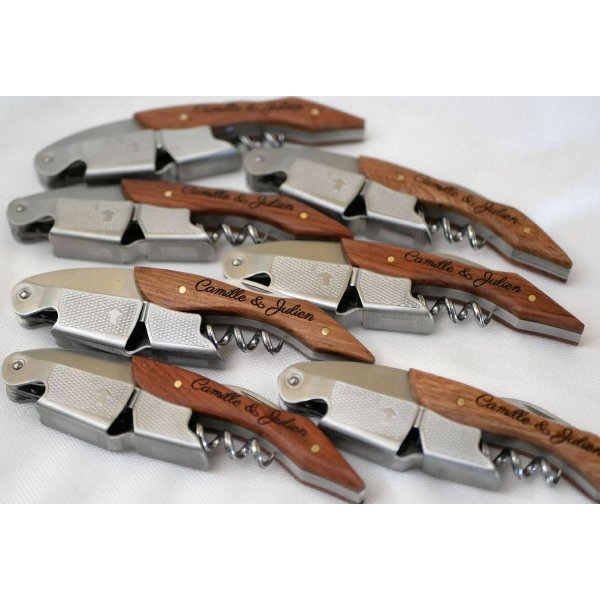 Sacacorchos con mango de madera grabado personalizable
