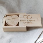 Memoria USB Corazón de 32 GB en caja de madera clara