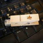 Llave USB de madera grabada para personalizar