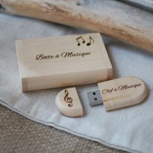 Memoria USB 3.0 de 64 GB en un estuche personalizado de madera de arce claro