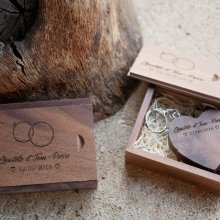 Memoria USB Corazón de 32 GB en caja de madera oscura