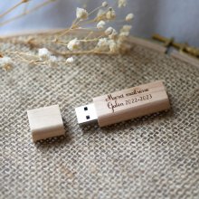 Pequeña llave USB de madera grabada para personalizar