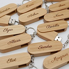 Llavero USB de bamb&uacute; de 16 GB para grabar y personalizar