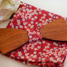 Pajarita de madera y bolsillo de traje en rojo Liberty 