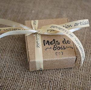 B-Caja de cartón envuelta con bolduc (+ 0.50 €)